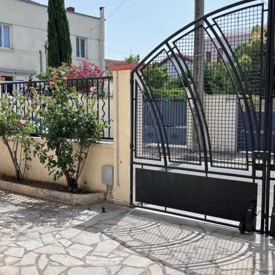  Annonces LANGUEDOC : House | NIMES (30000) | 145 m2 | 1 581 € 