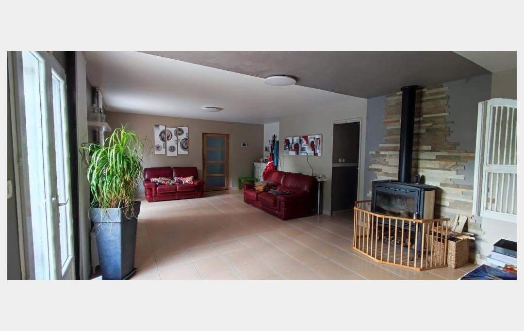 Annonces LANGUEDOC : House | NIMES (30000) | 207 m2 | 1 750 € 