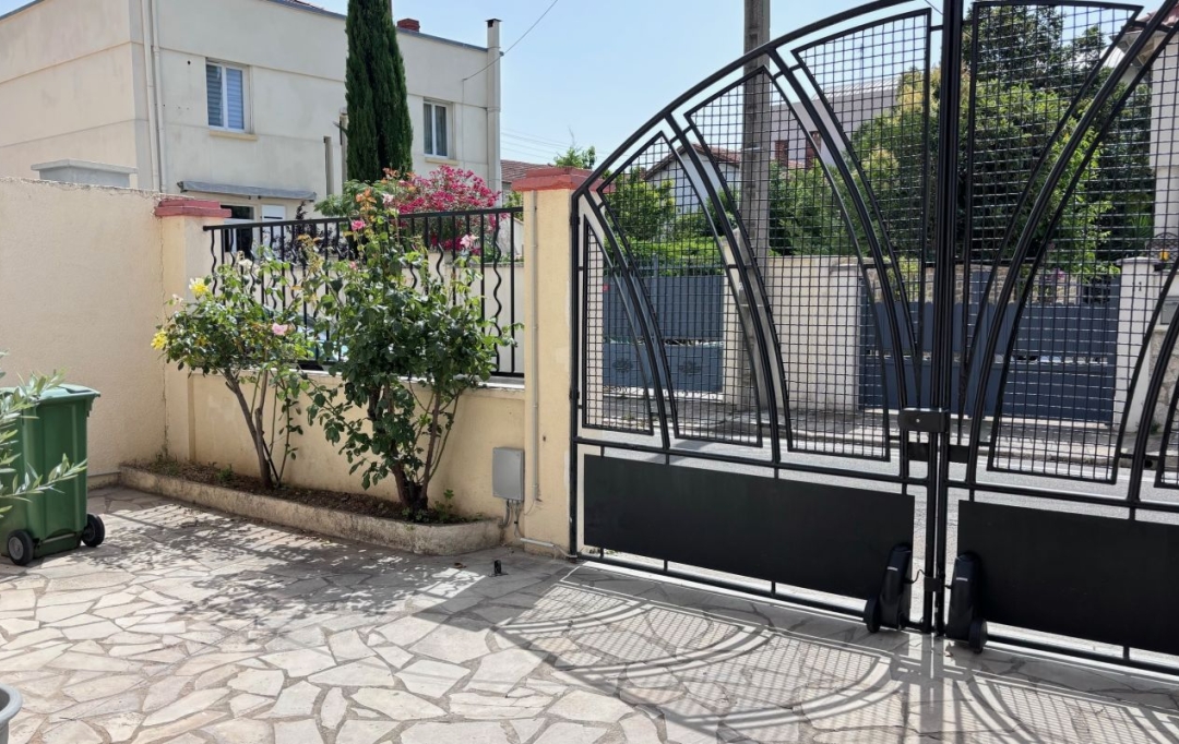 Annonces LANGUEDOC : House | NIMES (30000) | 145 m2 | 1 581 € 